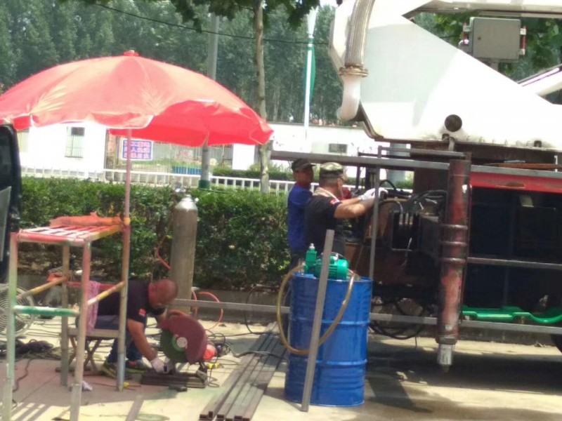 我公司為某消防大隊(duì)維修過火高噴車