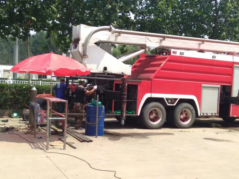 我公司為某消防大隊(duì)維修過火高噴車1